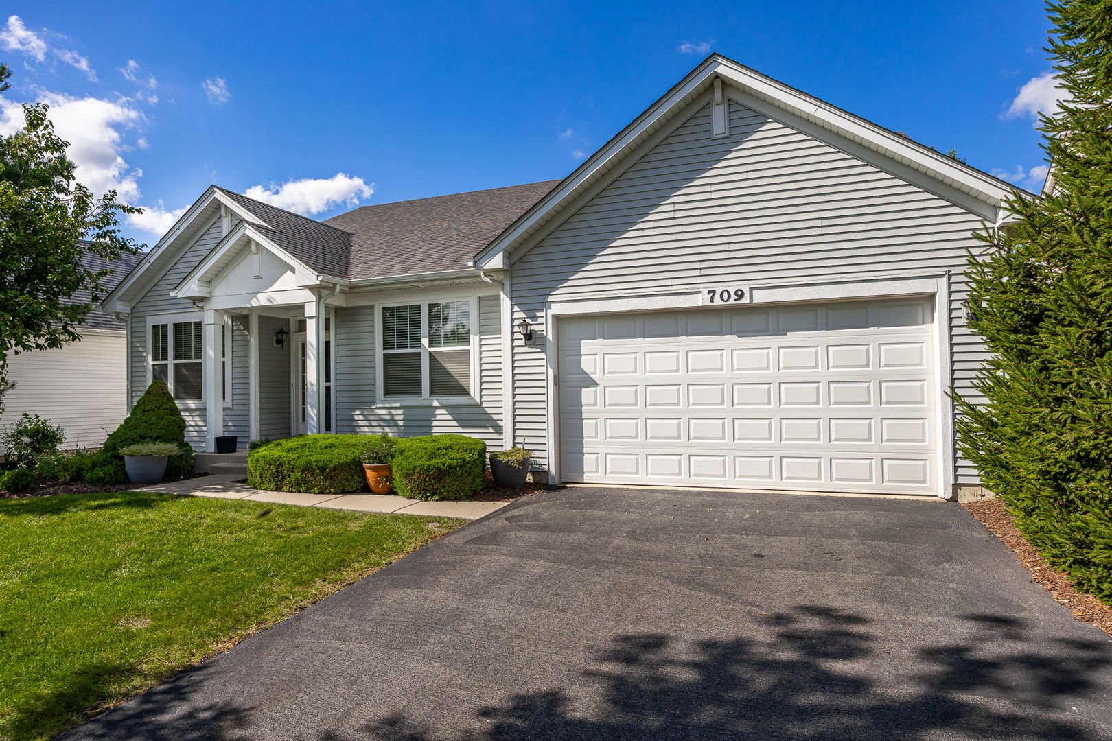 709 Bohannon Circle, Oswego, IL 60543