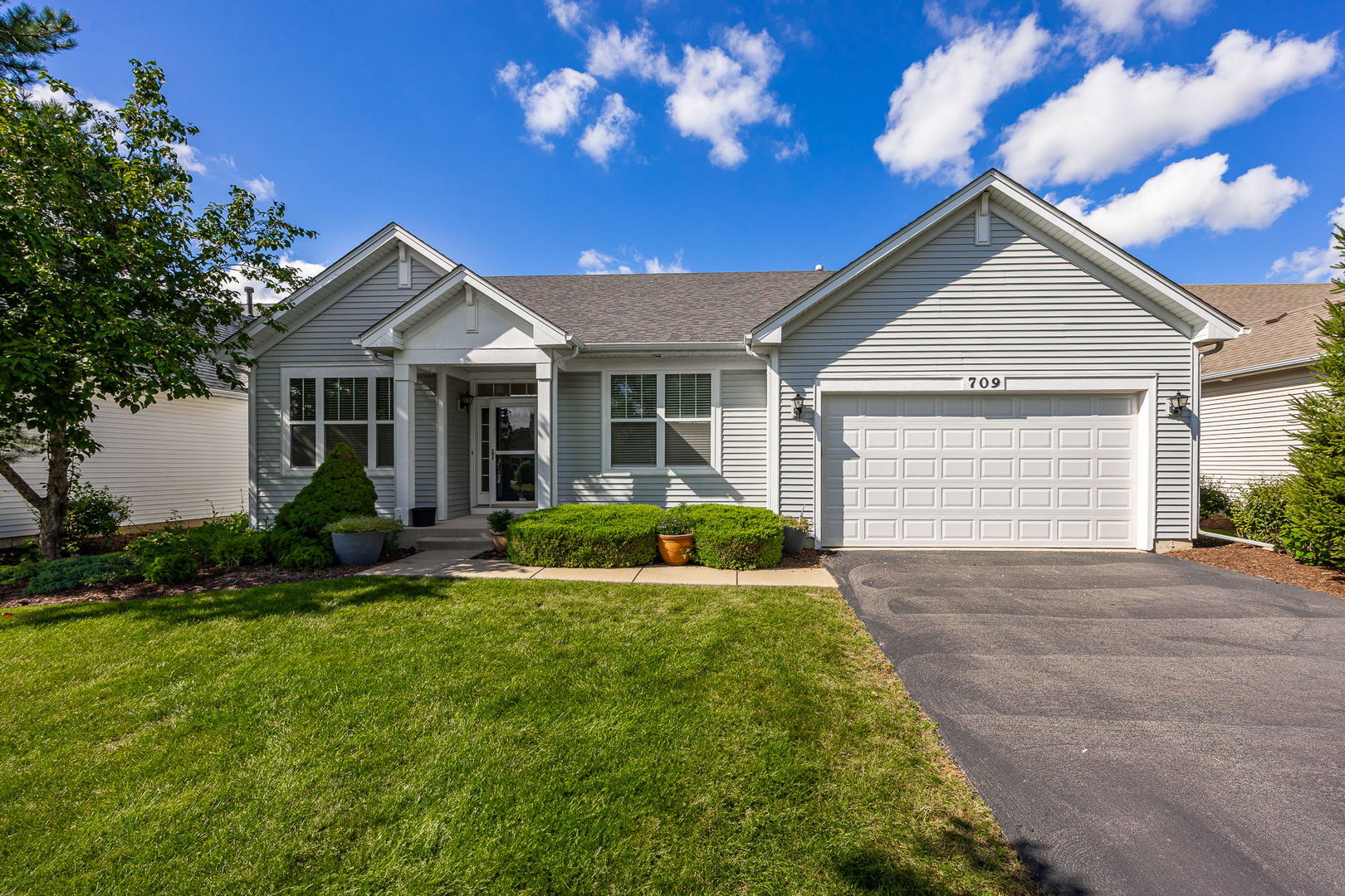 709 Bohannon Circle, Oswego, IL 60543