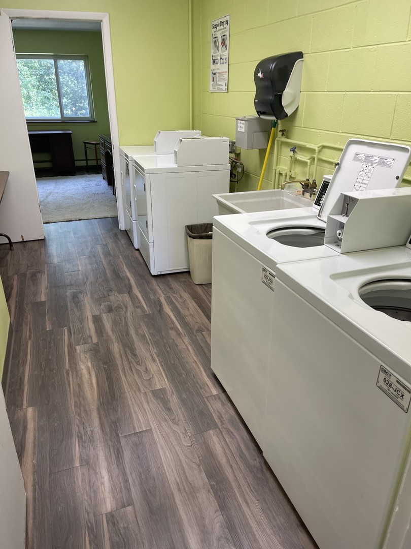 100 W Park Circle Drive #2I, Wheaton, IL 60187