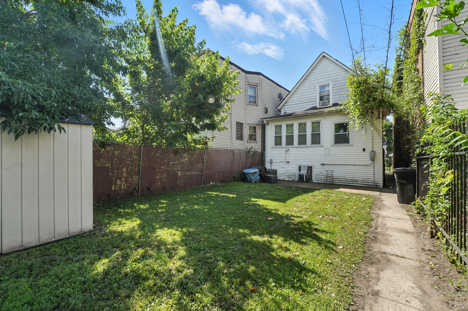 4834 W Potomac Avenue, Chicago, IL 60651