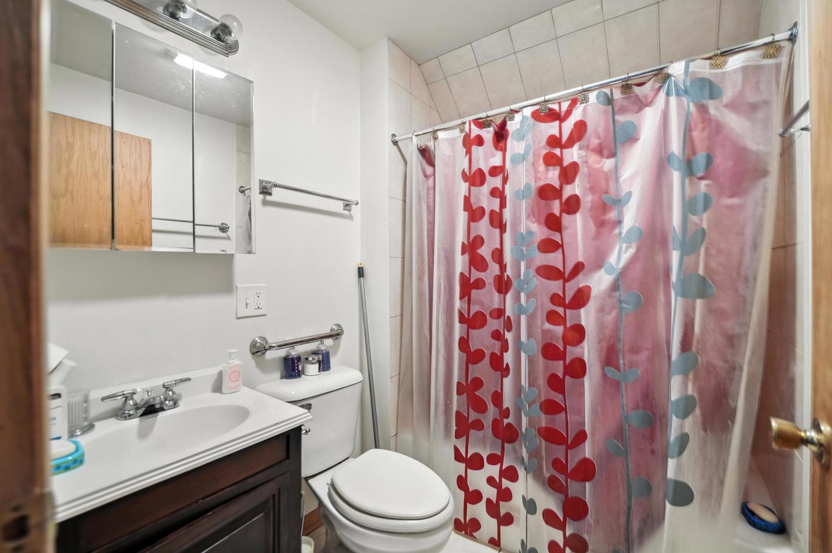 4834 W Potomac Avenue, Chicago, IL 60651