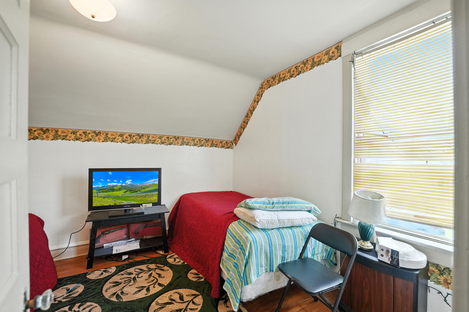 4834 W Potomac Avenue, Chicago, IL 60651