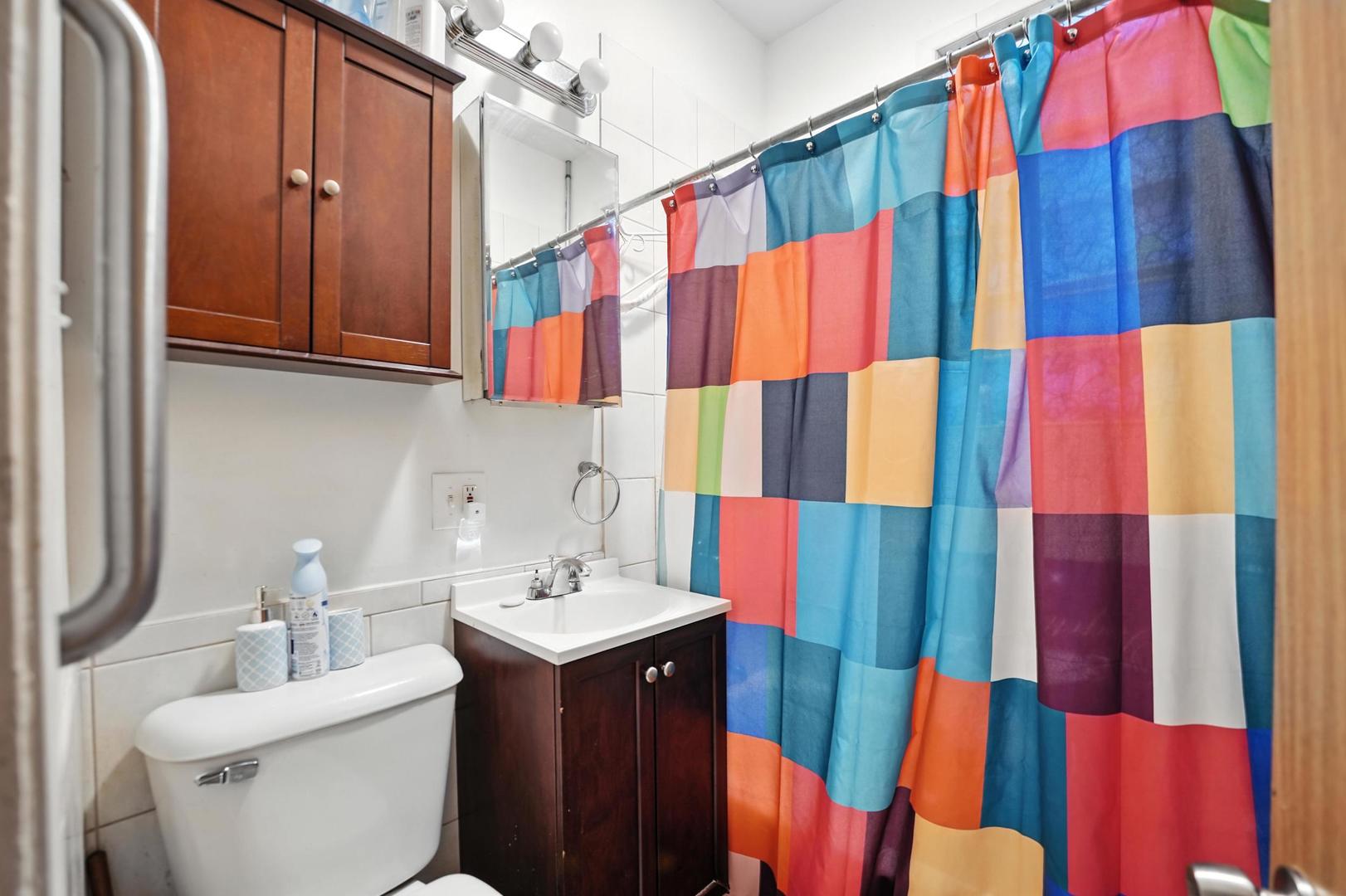 4834 W Potomac Avenue, Chicago, IL 60651