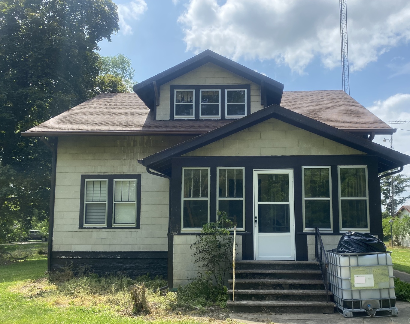 1737 N Brinton Avenue, Dixon, IL 61021