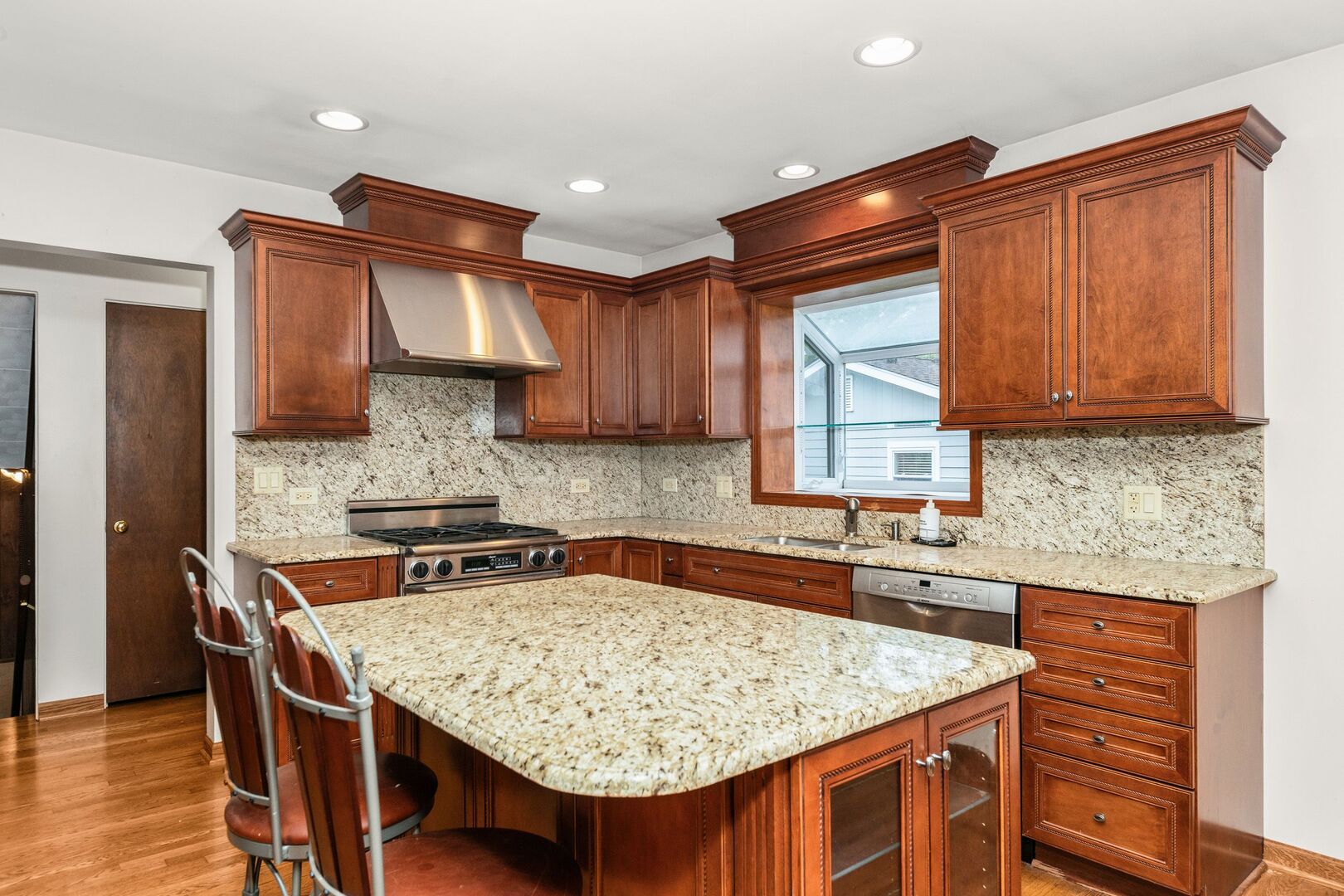 815 Santa Maria Drive, Naperville, IL 60540