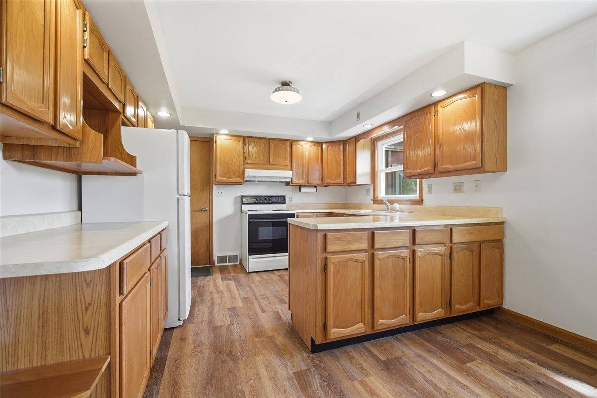 509 W Smith Street, Roanoke, IL 61561