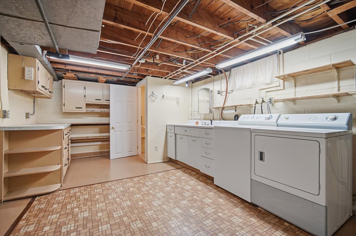 509 W Smith Street, Roanoke, IL 61561