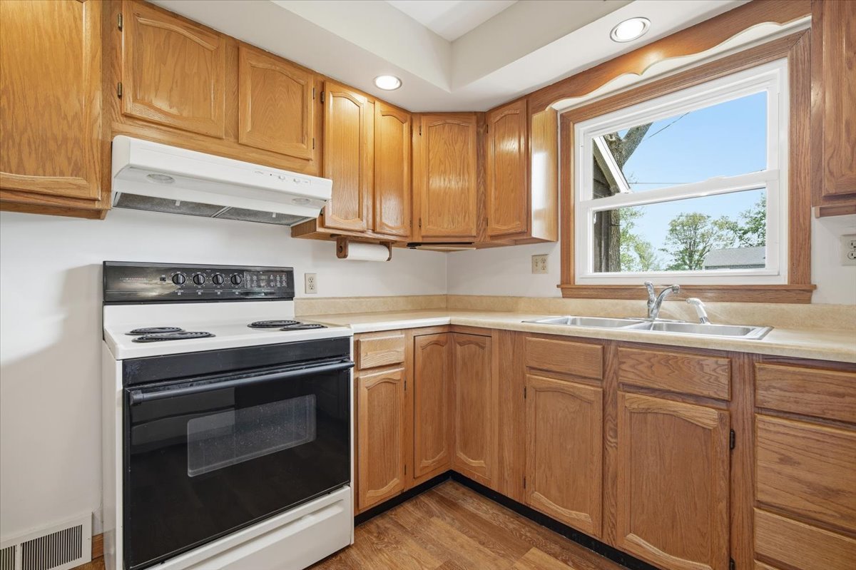 509 W Smith Street, Roanoke, IL 61561