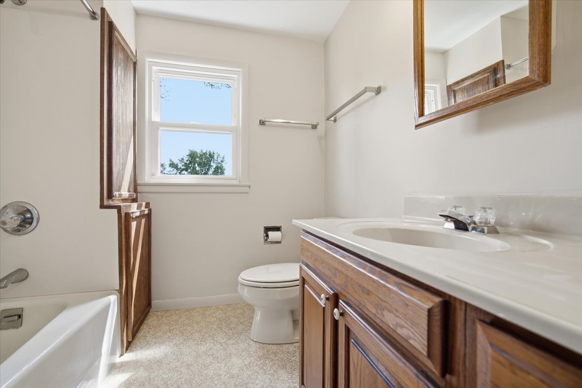 509 W Smith Street, Roanoke, IL 61561