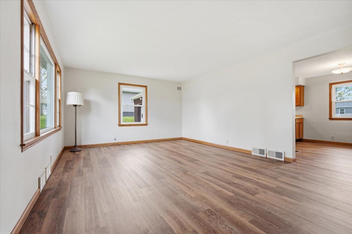 509 W Smith Street, Roanoke, IL 61561