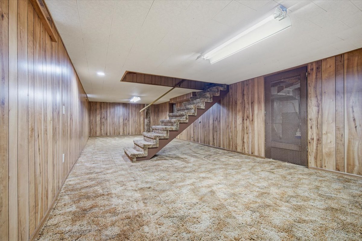 509 W Smith Street, Roanoke, IL 61561