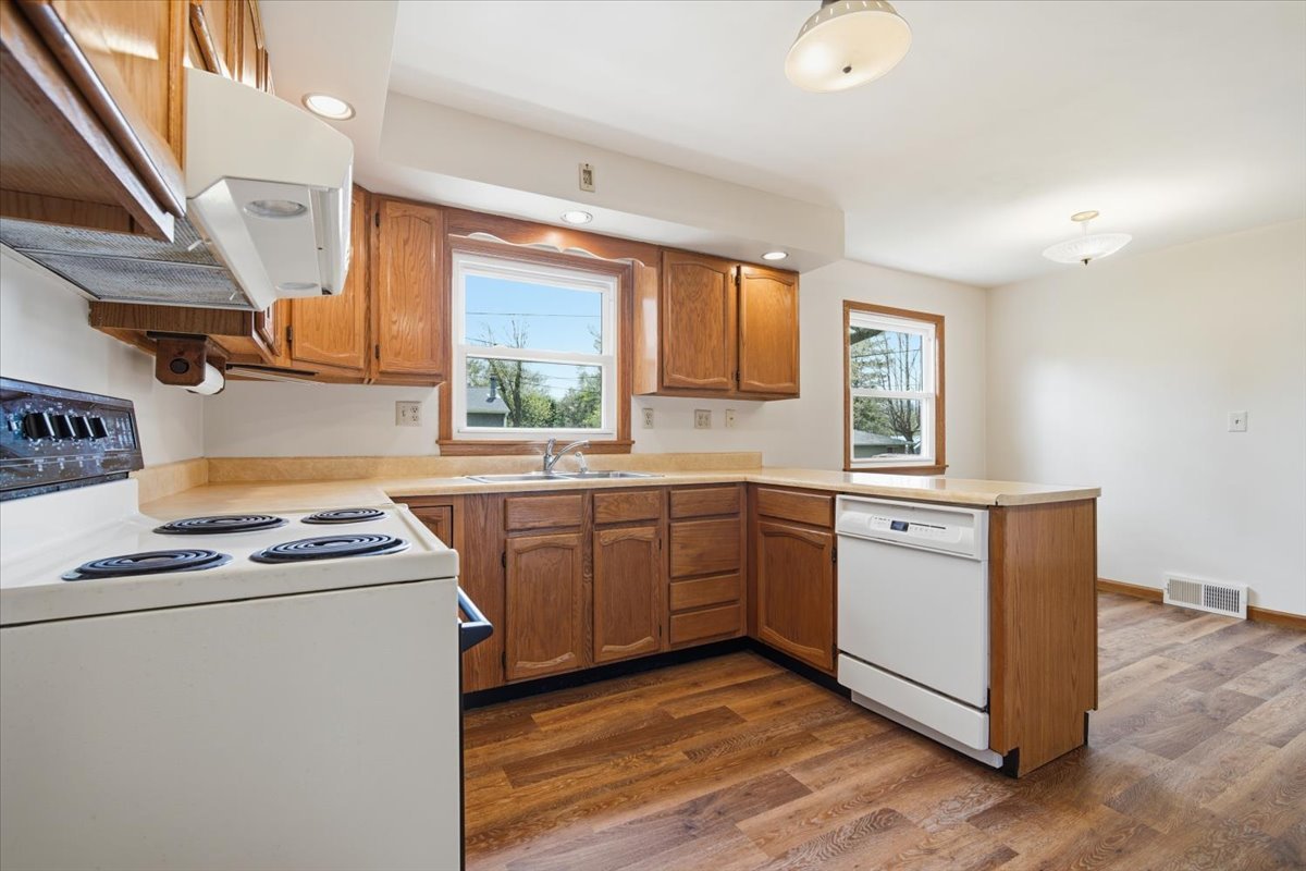 509 W Smith Street, Roanoke, IL 61561