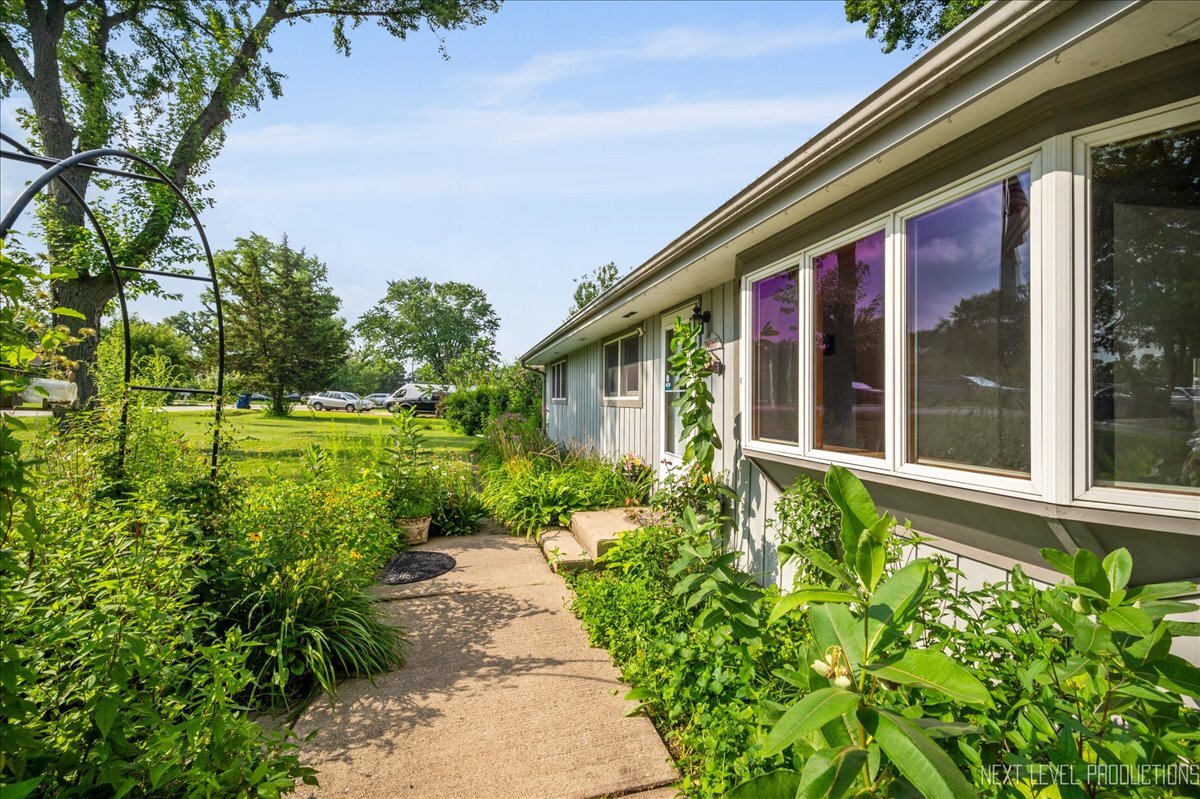 2N080 Clarendon Avenue, Lombard, IL 60148