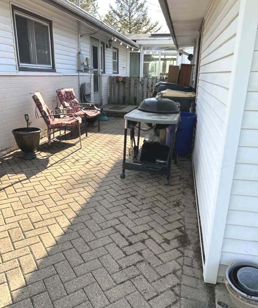 35 Douglas Court, Hoffman Estates, IL 60169