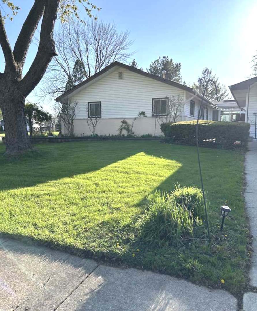 35 Douglas Court, Hoffman Estates, IL 60169