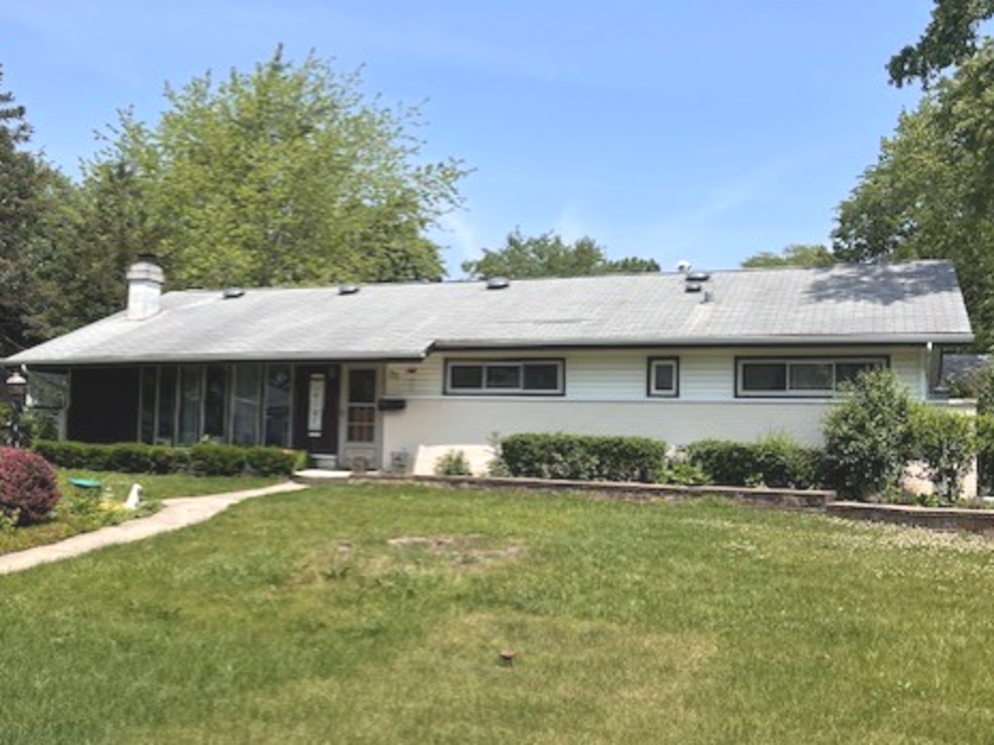 35 Douglas Court, Hoffman Estates, IL 60169