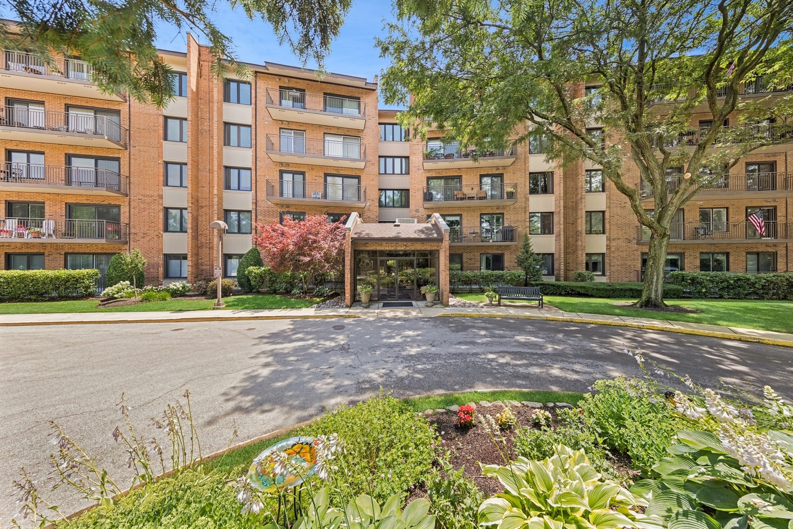 601 Lake Hinsdale Drive #112, Willowbrook, IL 60527