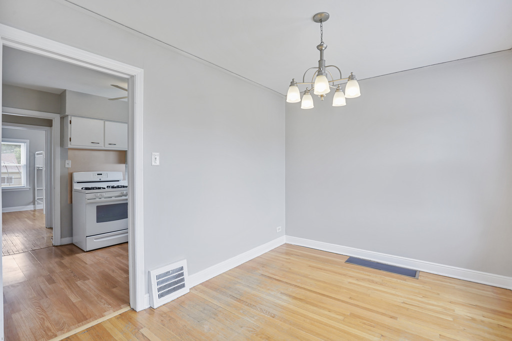 6000 S Mayfield Avenue, Chicago, IL 60638