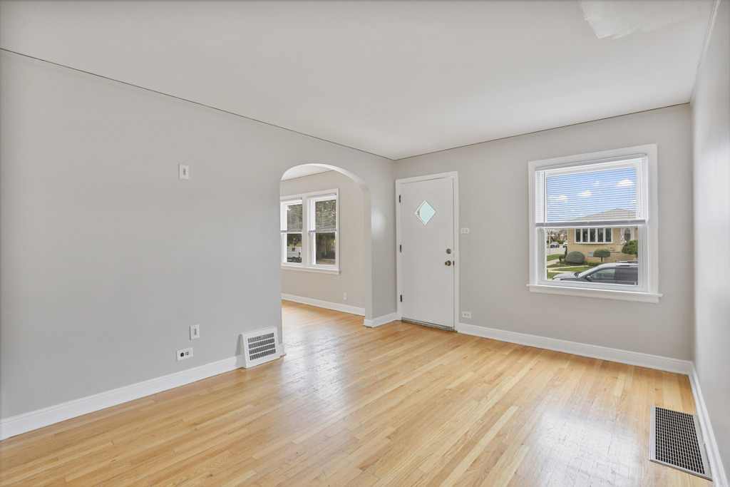 6000 S Mayfield Avenue, Chicago, IL 60638