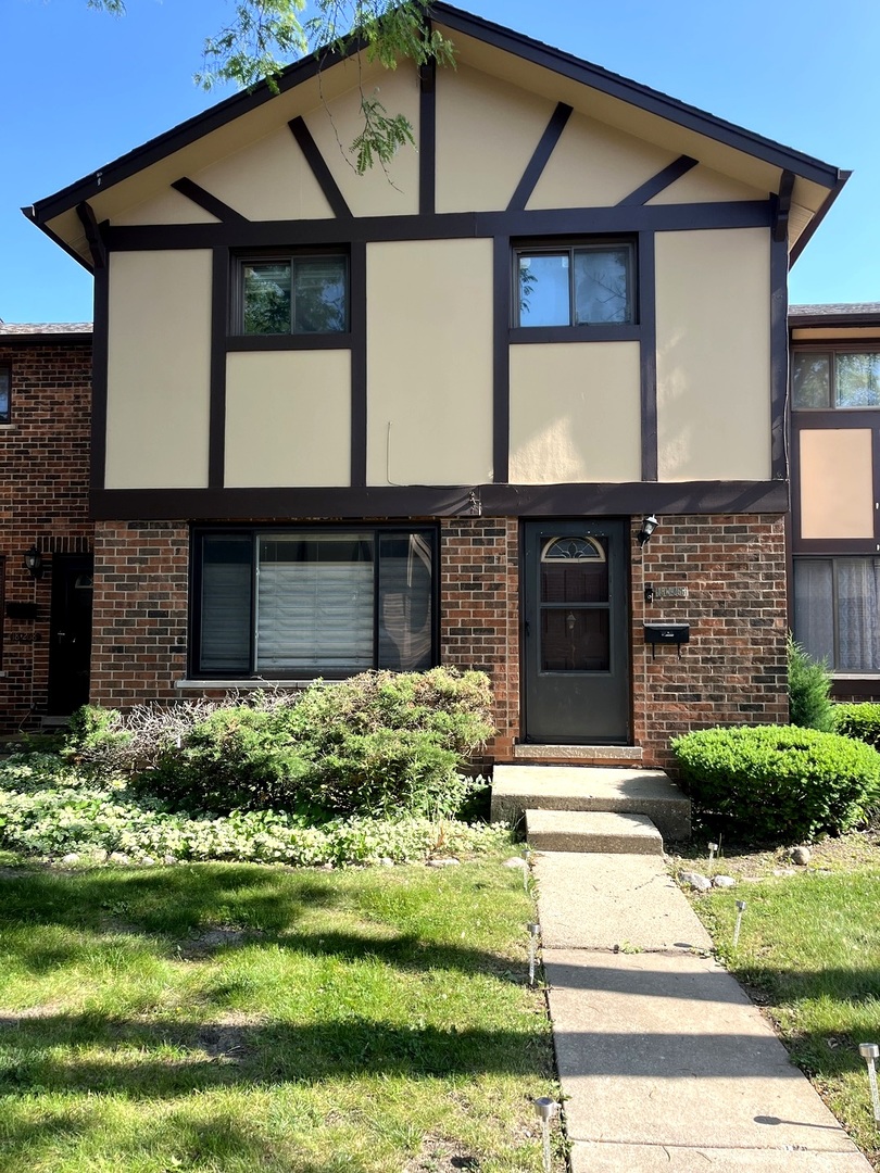 18W266 Standish Lane, Villa Park, IL 60181