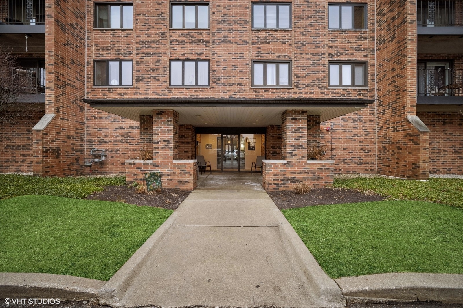 9377 Landings Lane #502, Des Plaines, IL 60016