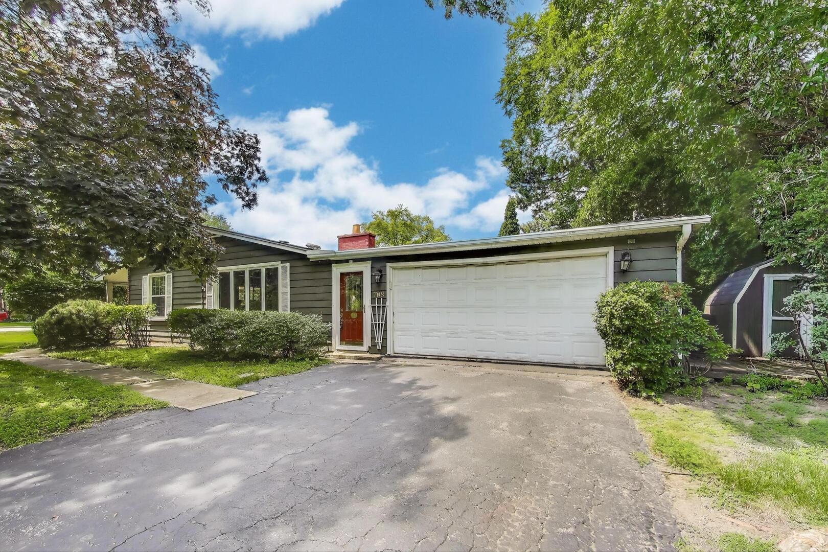 708 S Edgewood Lane, Mount Prospect, IL 60056