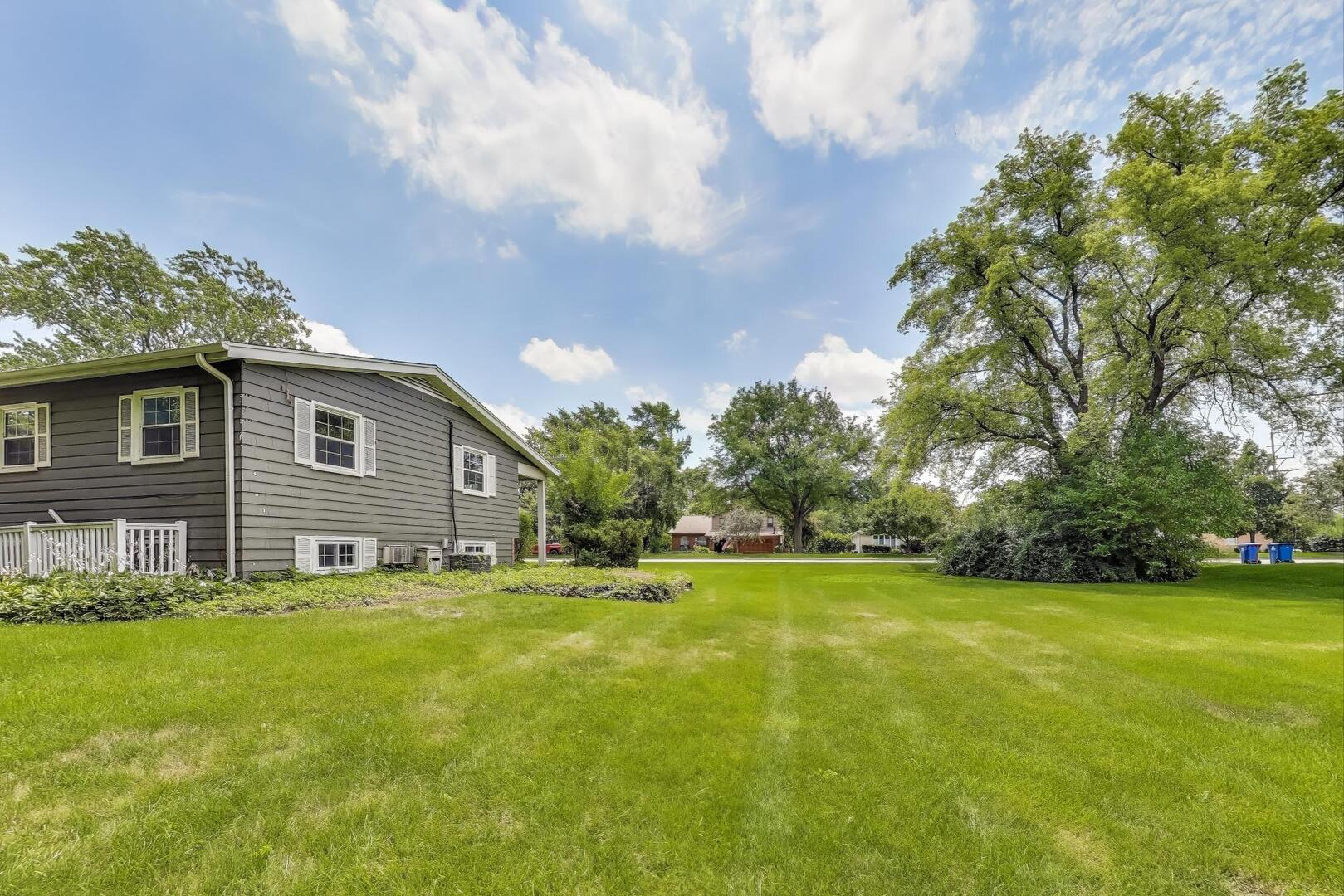 708 S Edgewood Lane, Mount Prospect, IL 60056