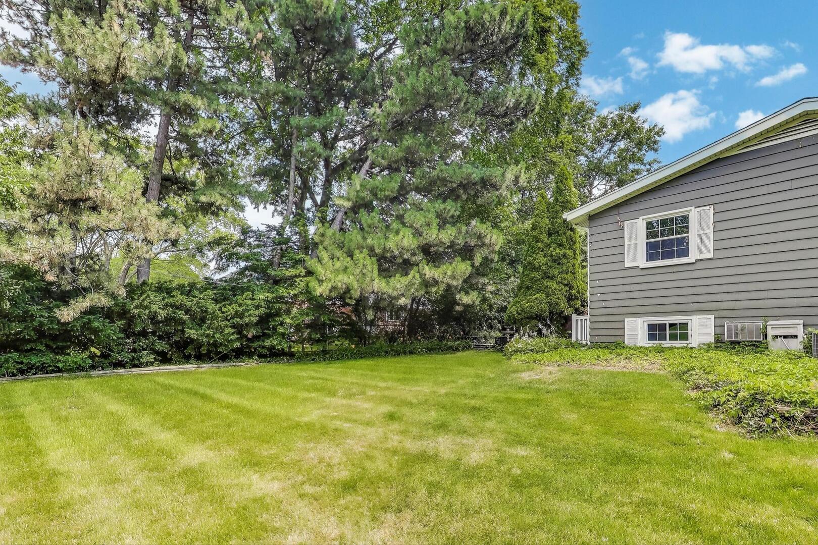 708 S Edgewood Lane, Mount Prospect, IL 60056
