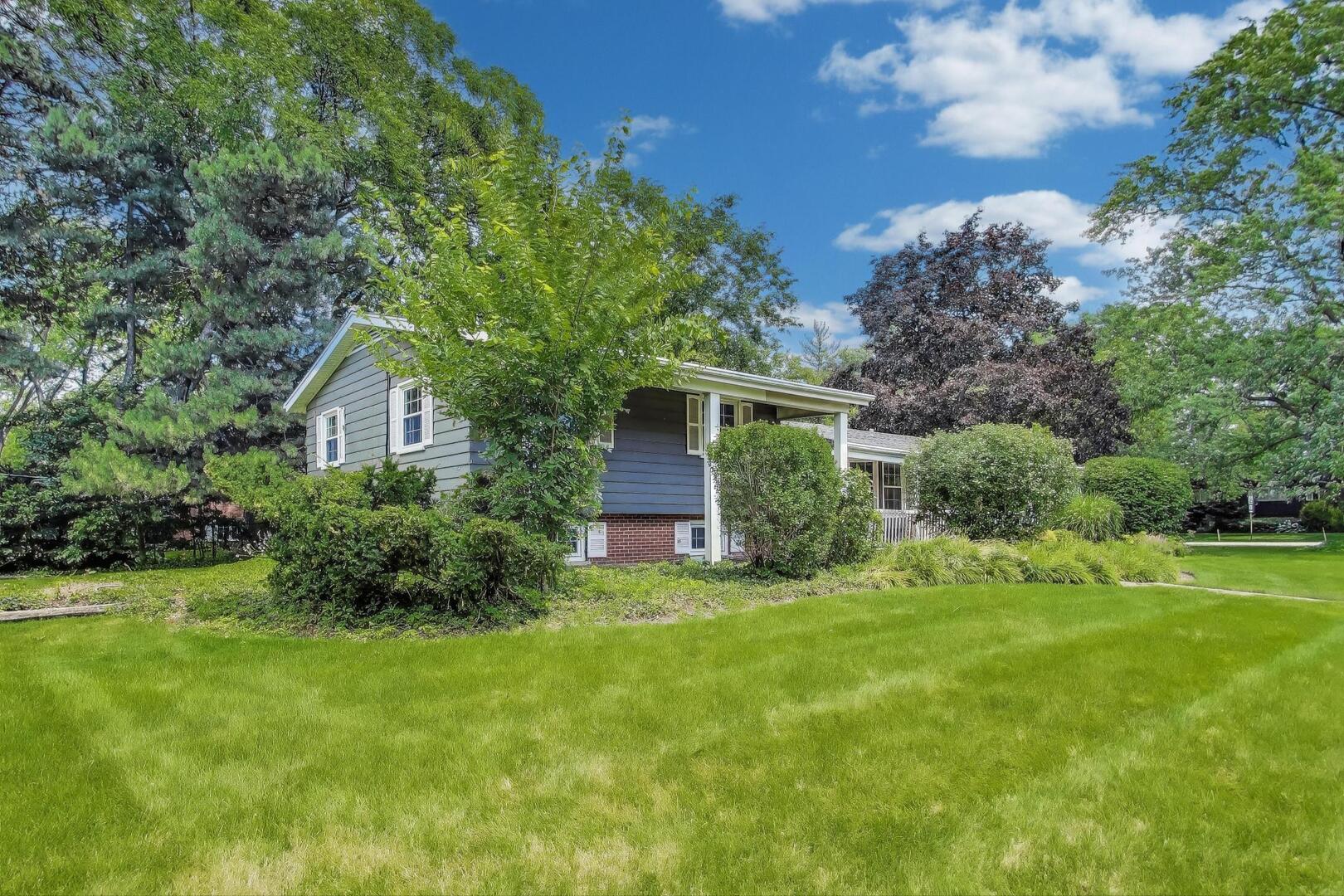 708 S Edgewood Lane, Mount Prospect, IL 60056