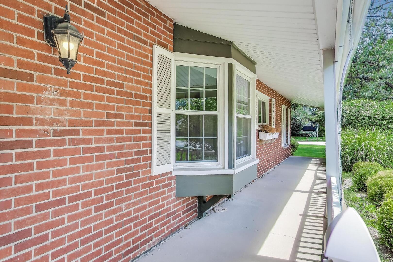 708 S Edgewood Lane, Mount Prospect, IL 60056