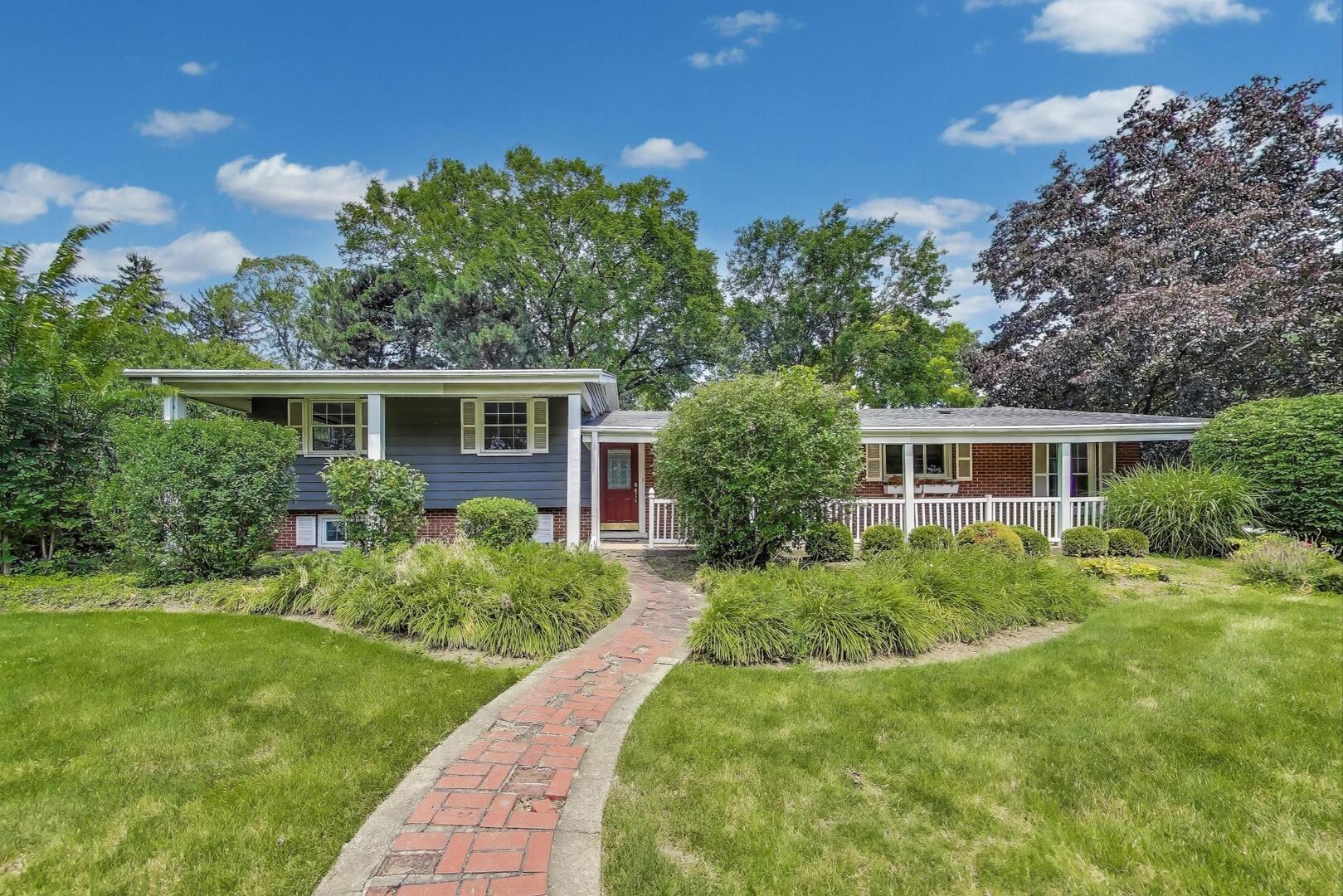 708 S Edgewood Lane, Mount Prospect, IL 60056