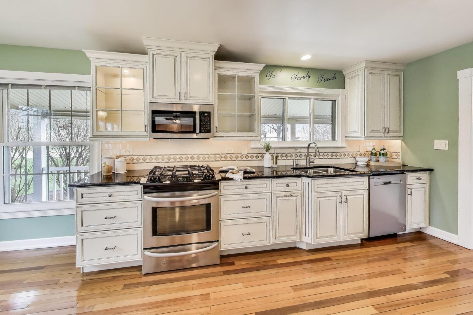 708 S Edgewood Lane, Mount Prospect, IL 60056