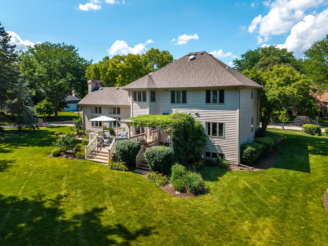 600 WILDWOOD Lane, West Chicago, IL 60185