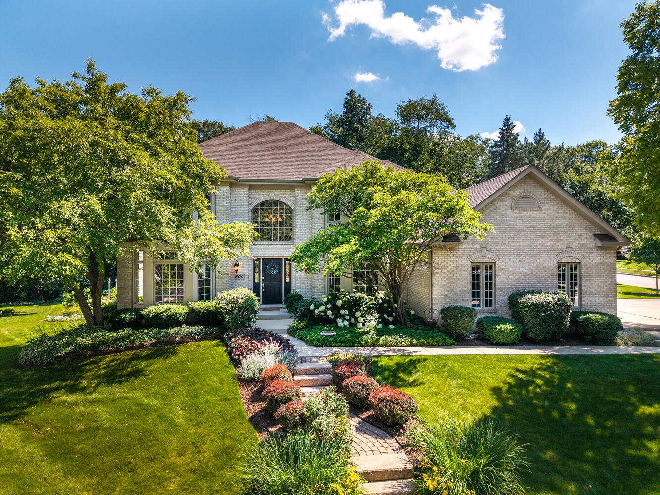 600 WILDWOOD Lane, West Chicago, IL 60185