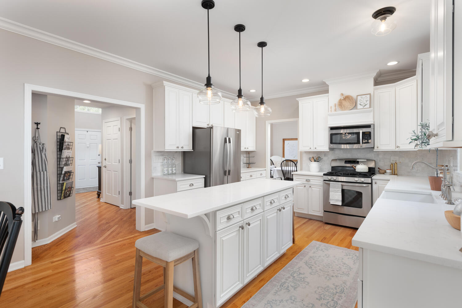 600 WILDWOOD Lane, West Chicago, IL 60185