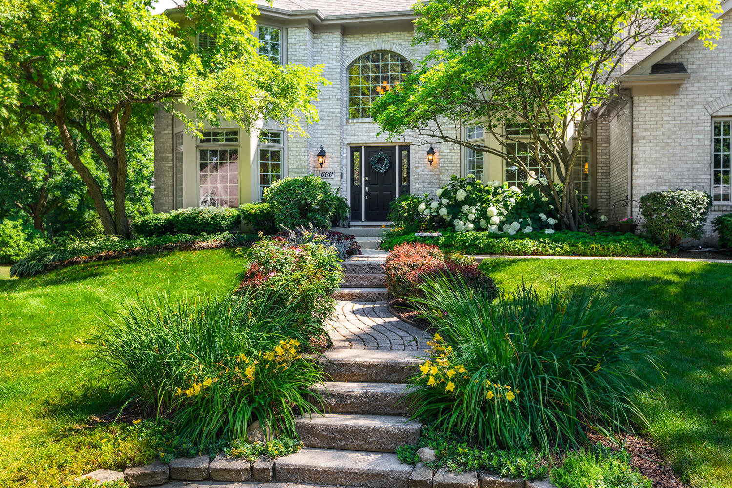 600 WILDWOOD Lane, West Chicago, IL 60185