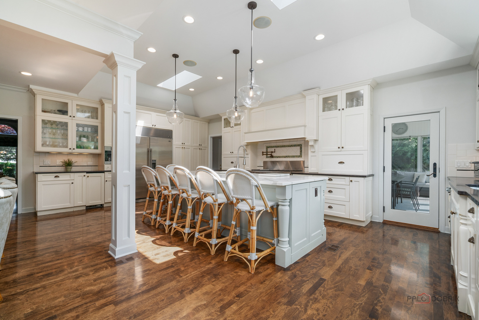 2135 Kenton Lane, Libertyville, IL 60048