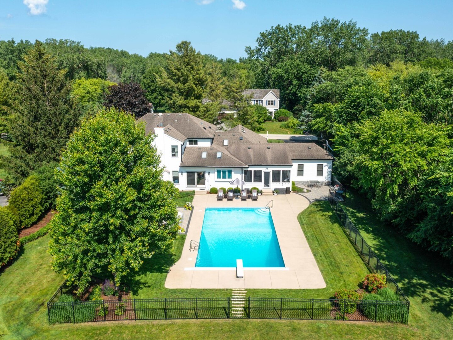 2135 Kenton Lane, Libertyville, IL 60048