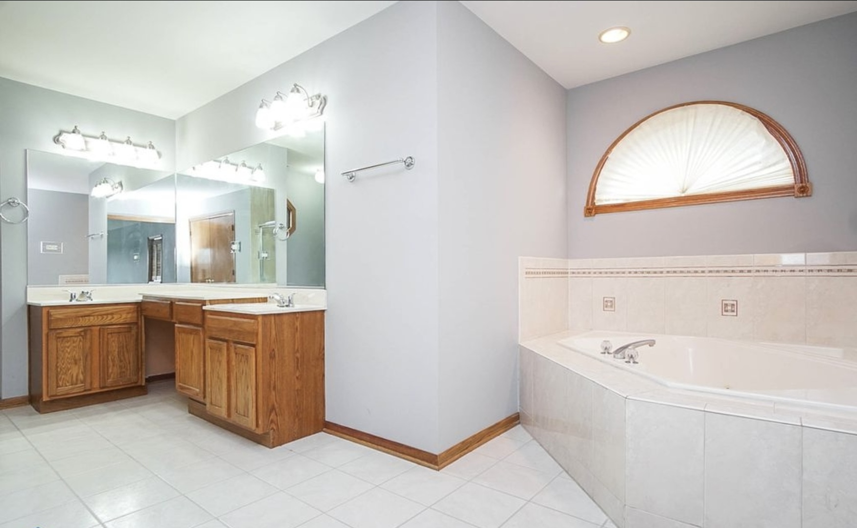 18558 Willow Avenue, Country Club Hills, IL 60478