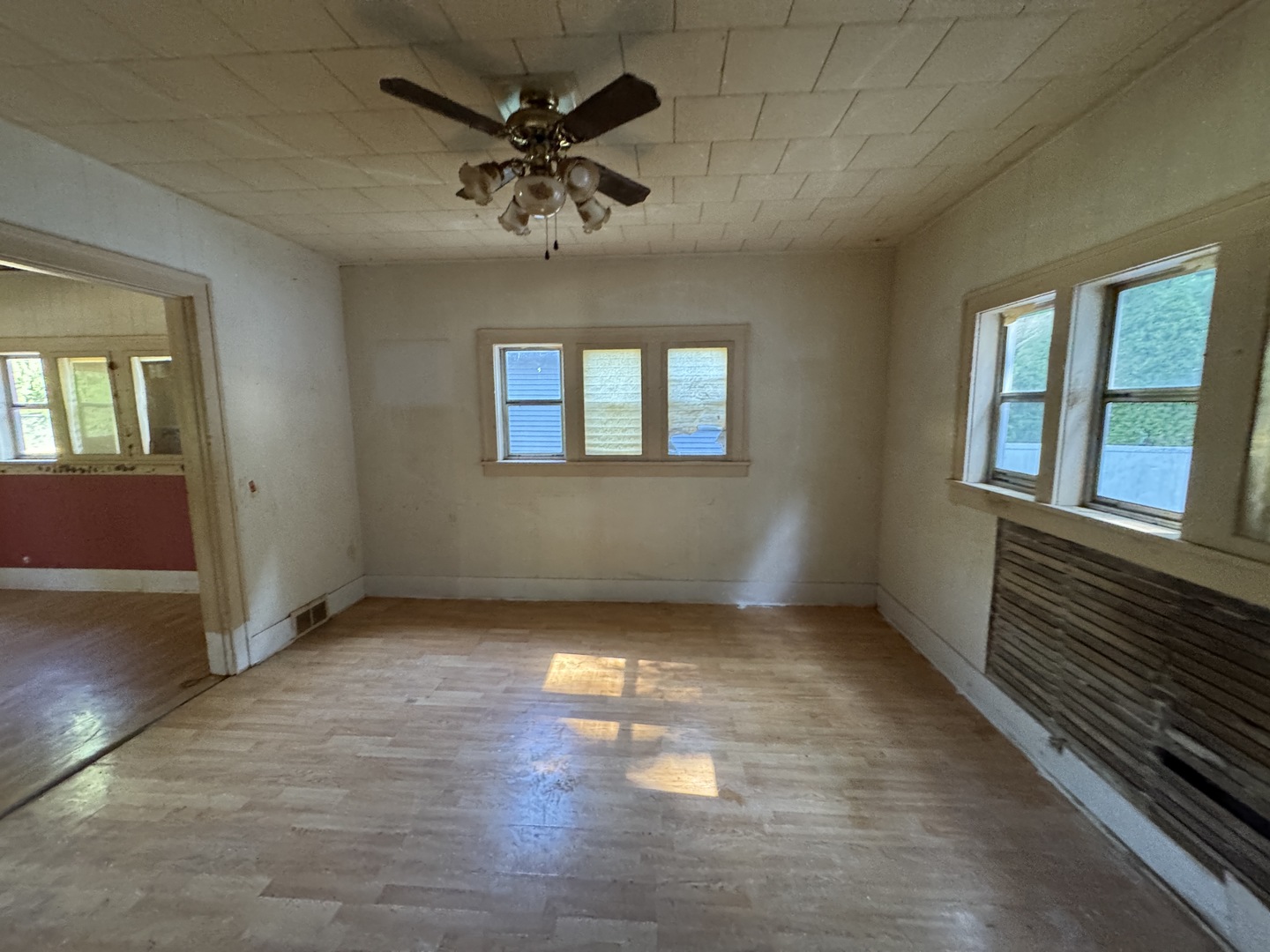 43 Westclox Avenue, Peru, IL 61354