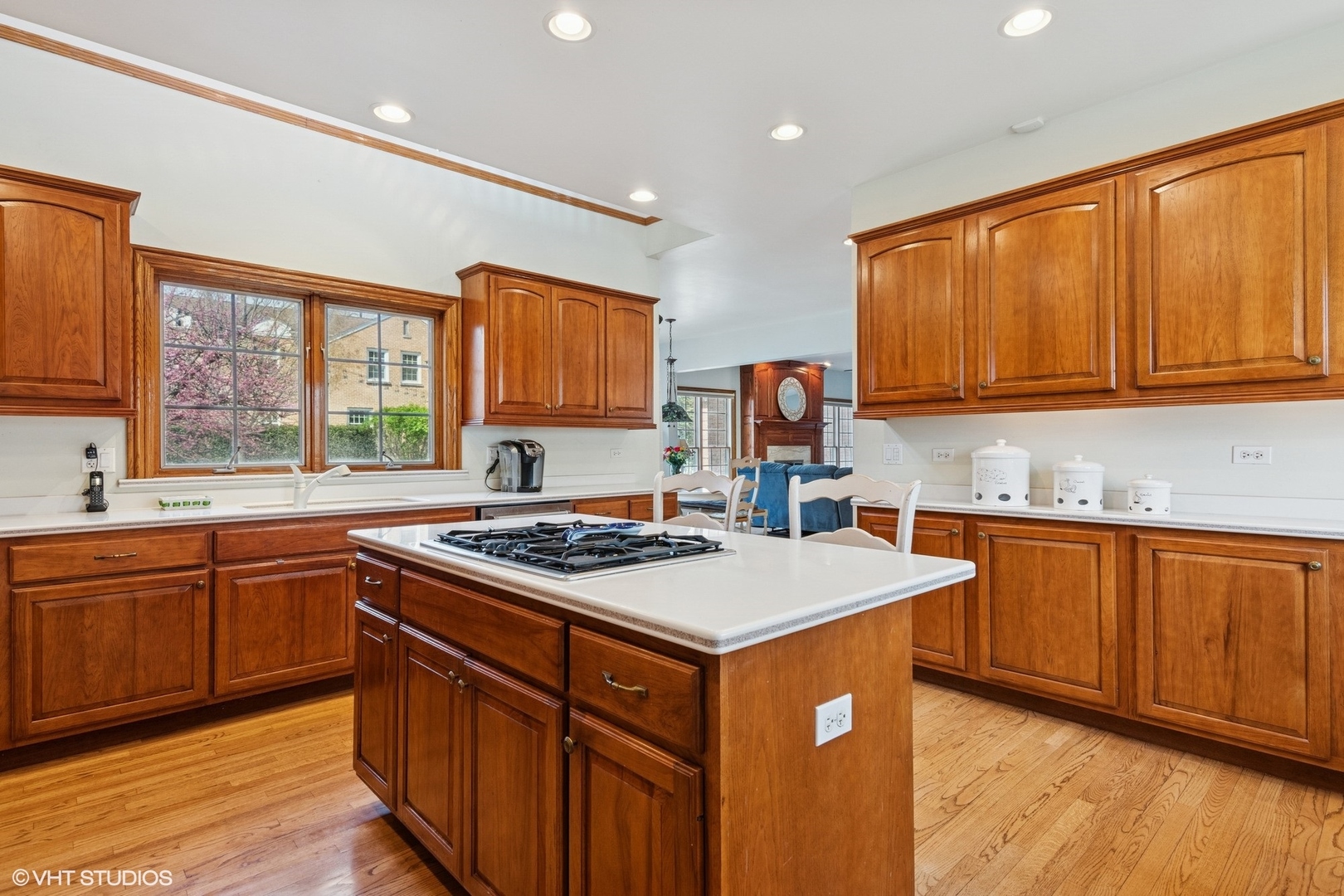 500 S KENILWORTH Avenue, Elmhurst, IL 60126
