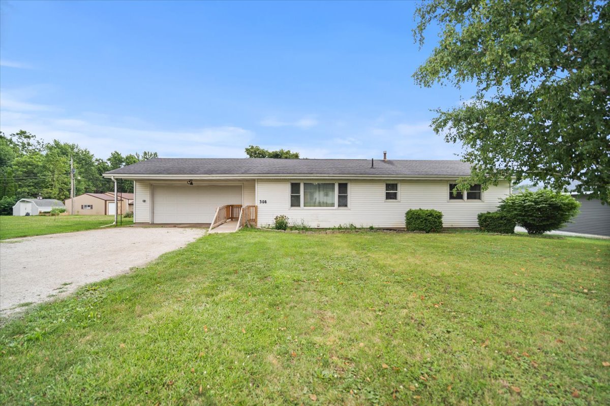 308 W North Street, Colfax, IL 61728