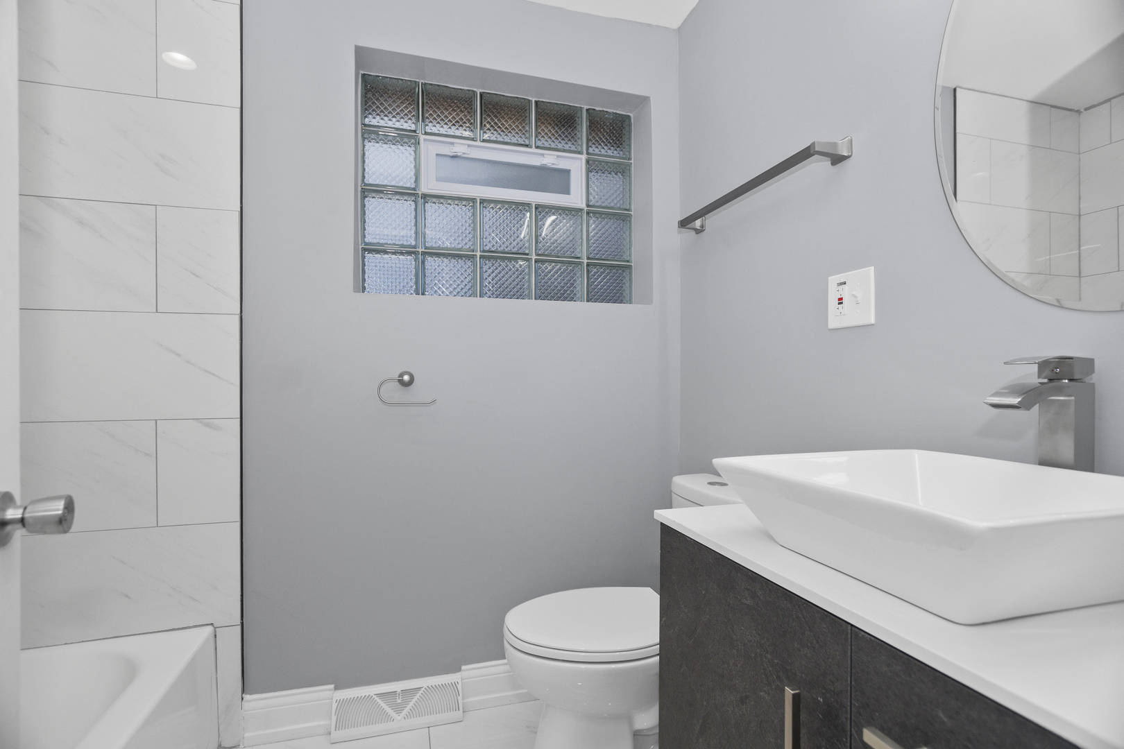 7709 S Champlain Avenue, Chicago, IL 60619