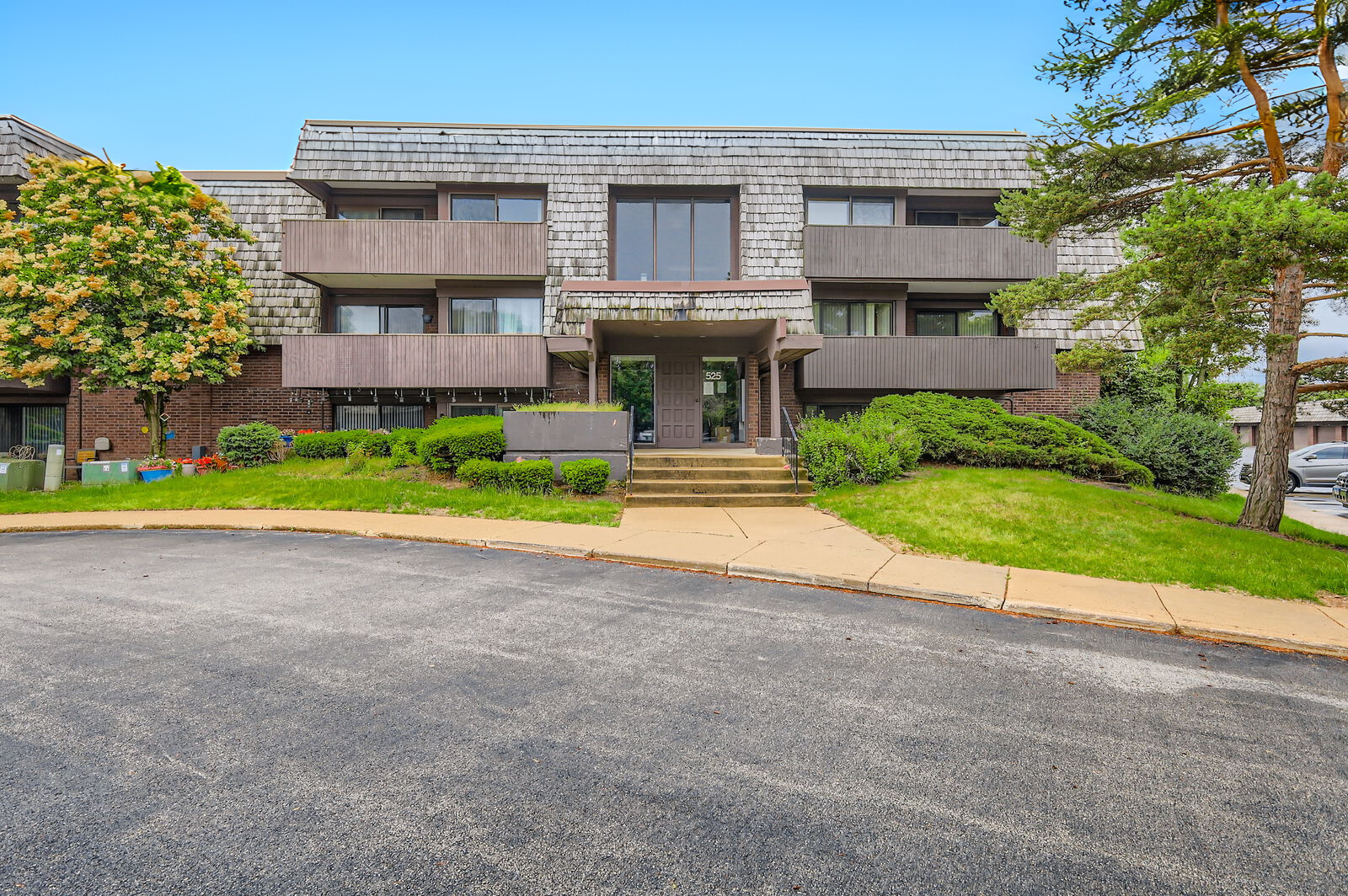 525 Timber Ridge Drive #208, Carol Stream, IL 60188