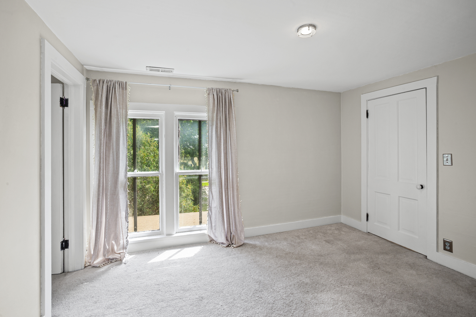 404 Washington Street, West Dundee, IL 60118