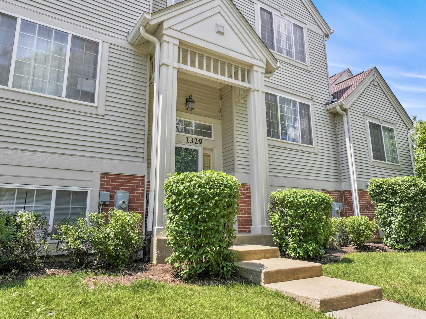 1329 New Haven Drive, Cary, IL 60013