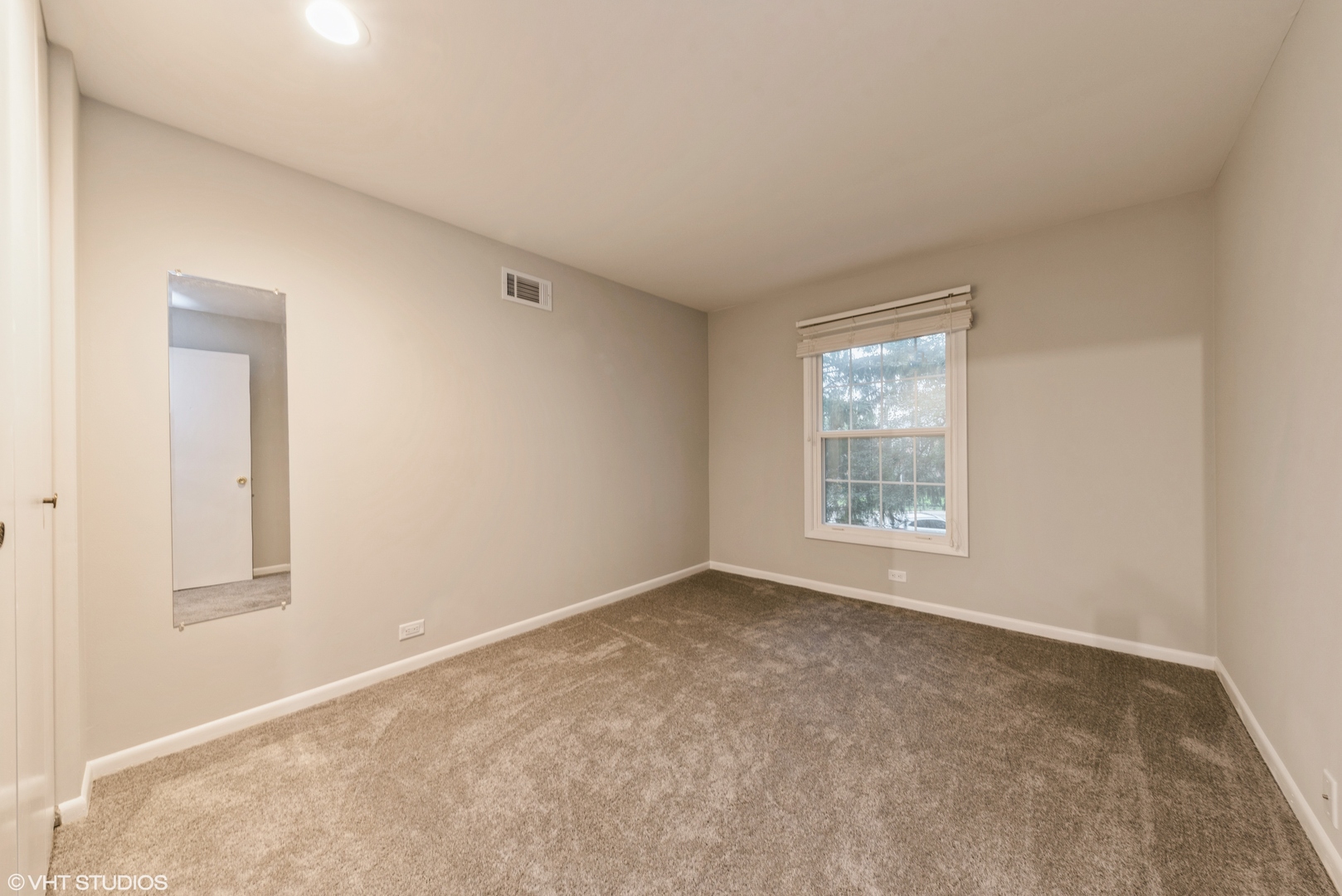 560 Shorely Drive #202, Barrington, IL 60010