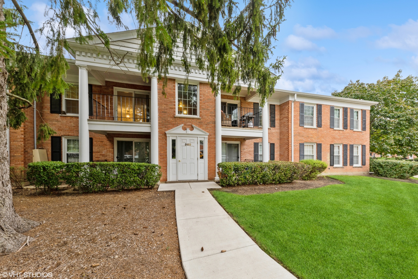560 Shorely Drive #202, Barrington, IL 60010