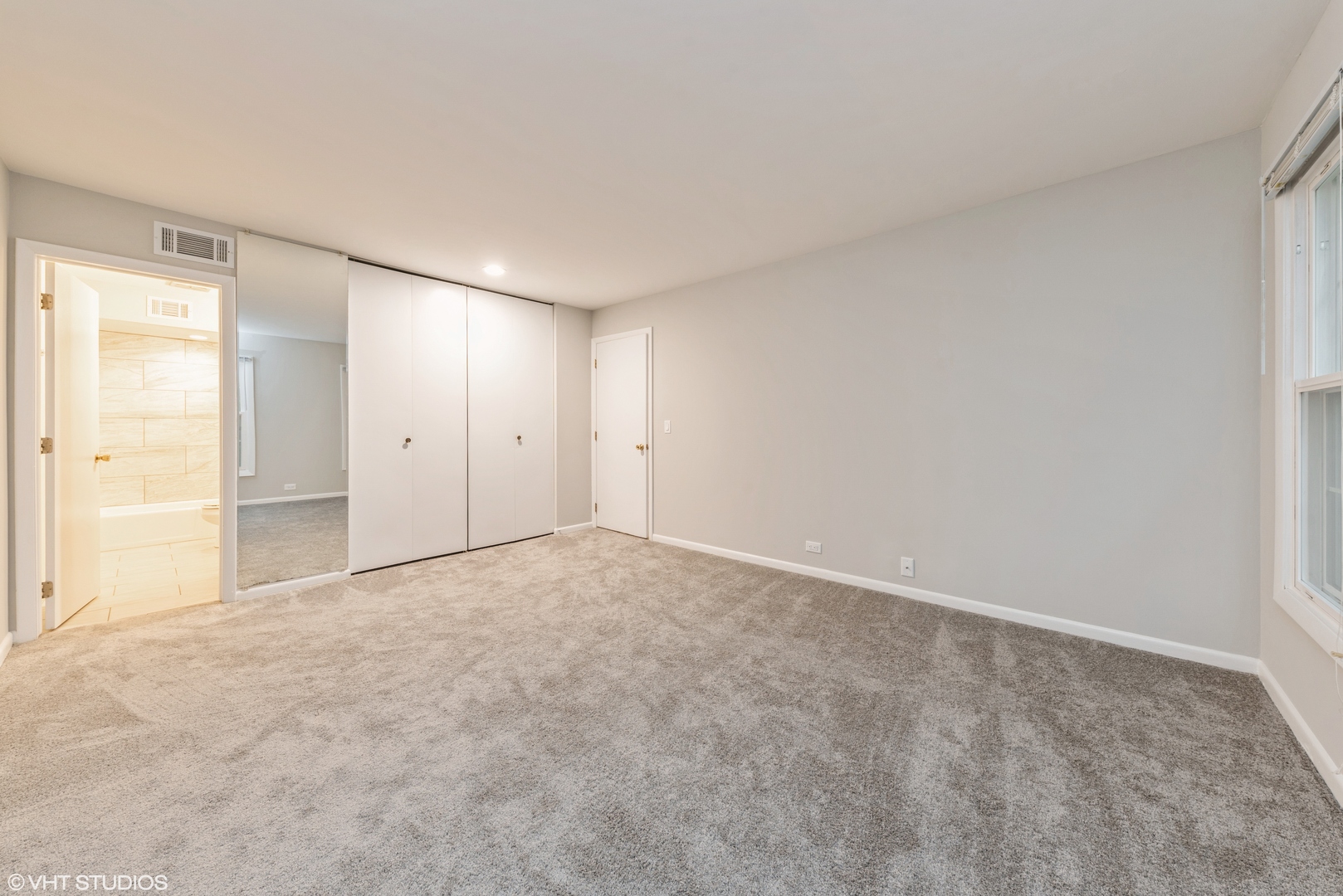 560 Shorely Drive #202, Barrington, IL 60010