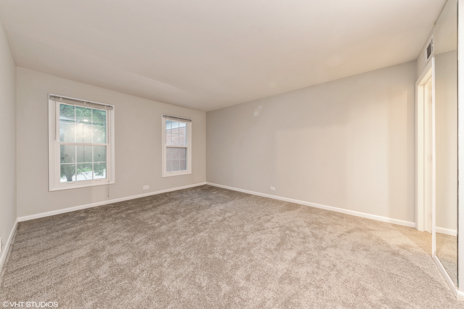 560 Shorely Drive #202, Barrington, IL 60010